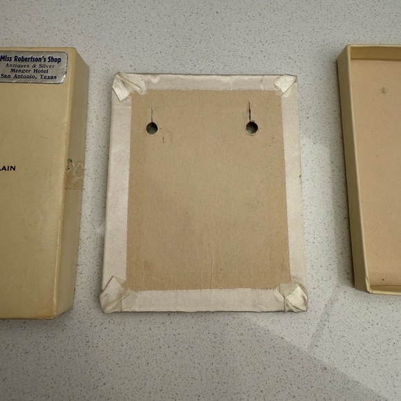 Vintage Limoges Porcelain Hand Painted Brooch and Screwback Earrings Set 1940s - Picture 13 of 14